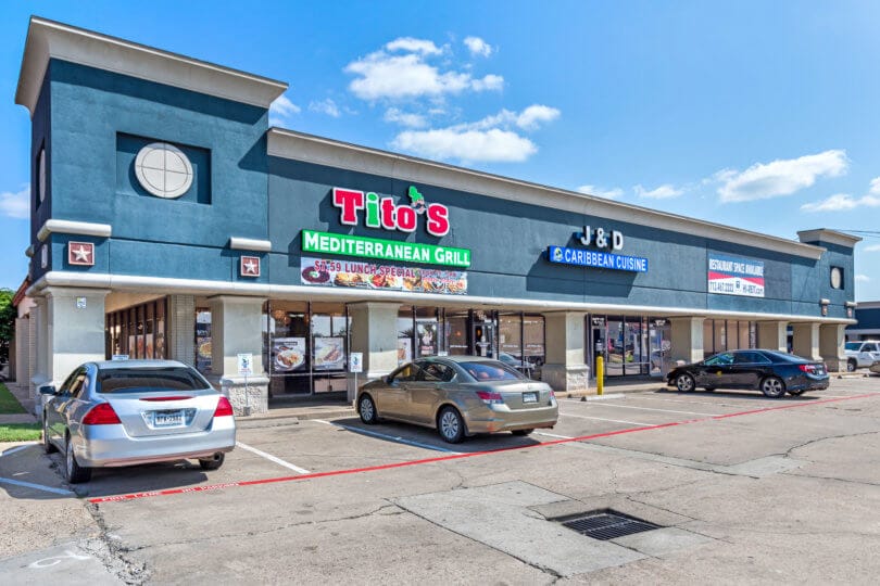 One Mason Plaza Shopping Center Gallery Image