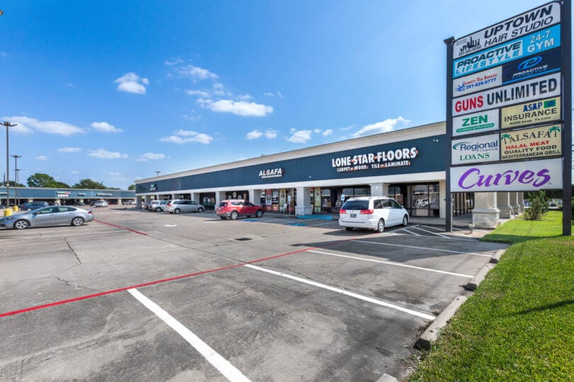 One Mason Plaza Shopping Center Gallery Image
