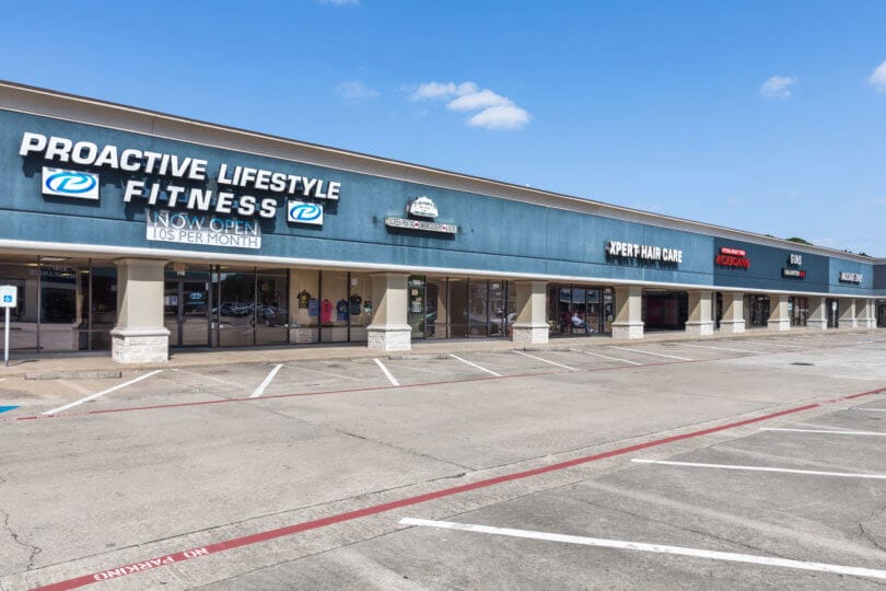 One Mason Plaza Shopping Center Gallery Image