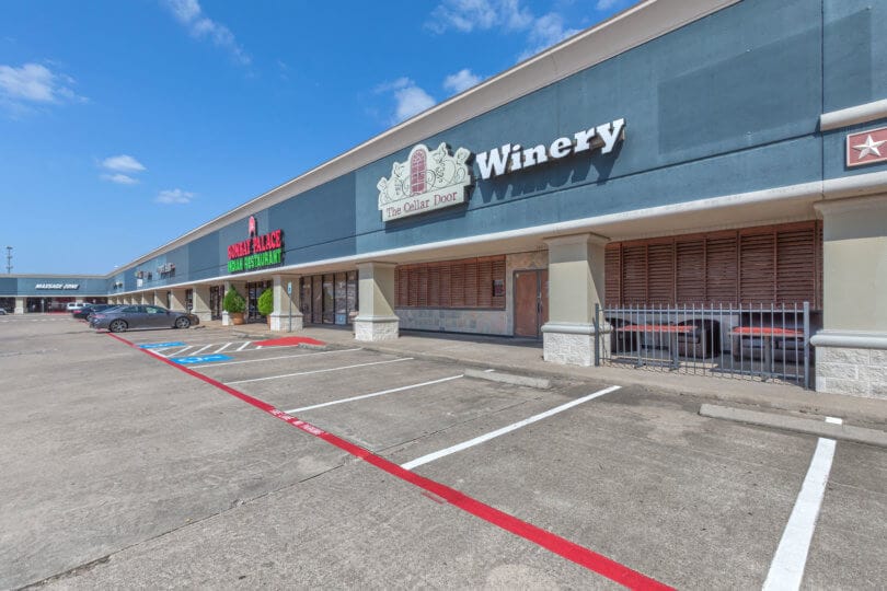 One Mason Plaza Shopping Center Gallery Image