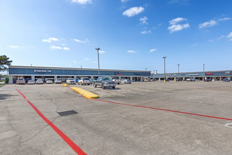 One Mason Plaza Shopping Center Gallery Image