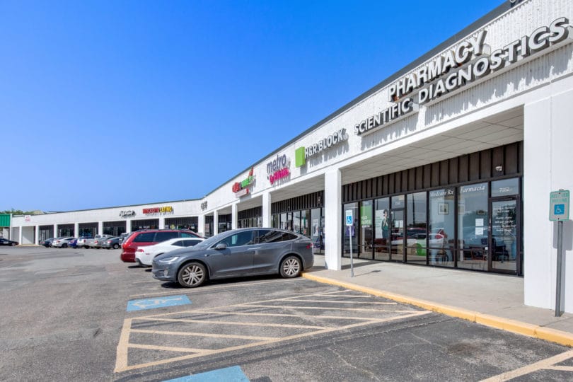 Fondren Road Plaza Shopping Center Gallery Image