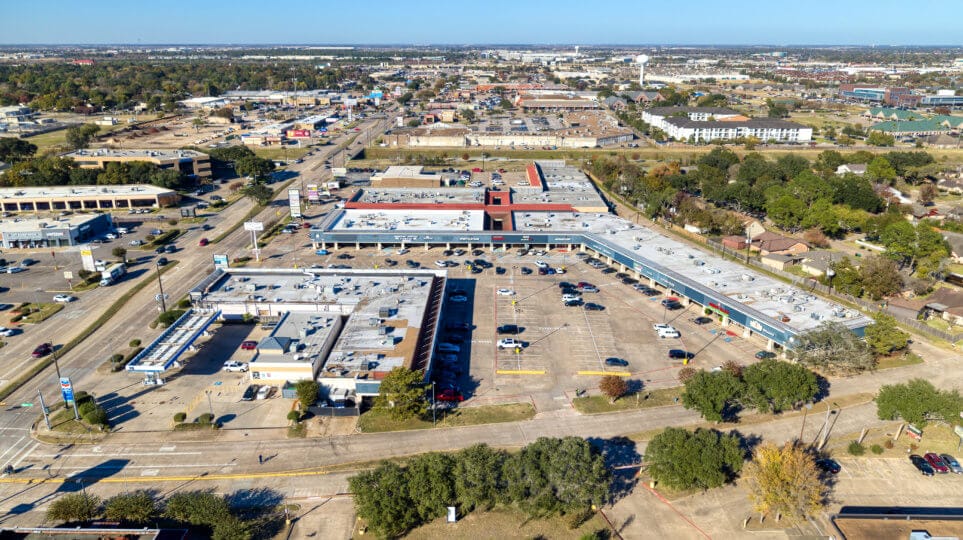 One Mason Plaza Shopping Center Gallery Image
