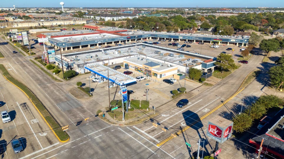 One Mason Plaza Shopping Center Gallery Image
