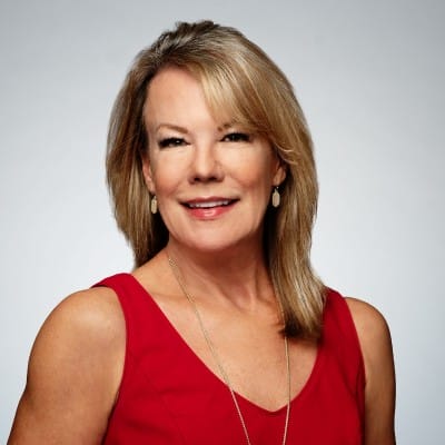 Lynna Smith commercial space leasing agent lynna smith